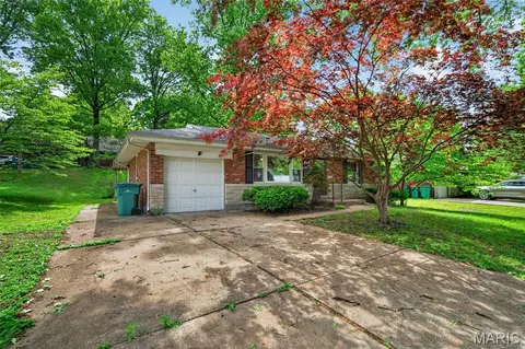 14 Forest Home Ct, Saint Louis, MO 63137