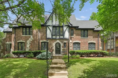 7407 York Dr, Clayton, MO 63105