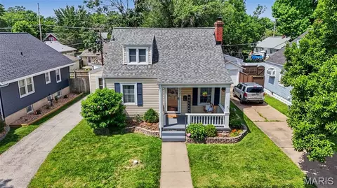 1721 W Adams St, Saint Charles, MO 63301