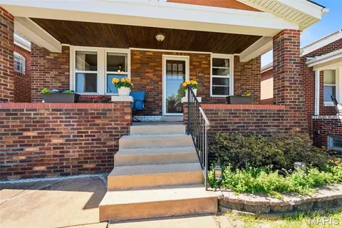 Exterior - 5454 Gresham Ave, Saint Louis, MO 63109 photo 2 of 15