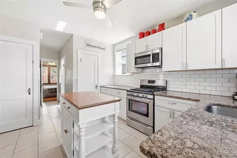Kitchen - 5454 Gresham Ave, Saint Louis, MO 63109 photo 2 of 5