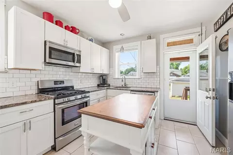 Kitchen - 5454 Gresham Ave, Saint Louis, MO 63109 photo 5 of 5