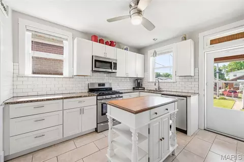 Kitchen - 5454 Gresham Ave, Saint Louis, MO 63109 photo 1 of 5