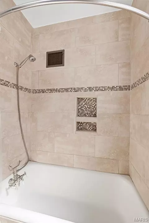 Bath - 5454 Gresham Ave, Saint Louis, MO 63109 photo 2 of 2