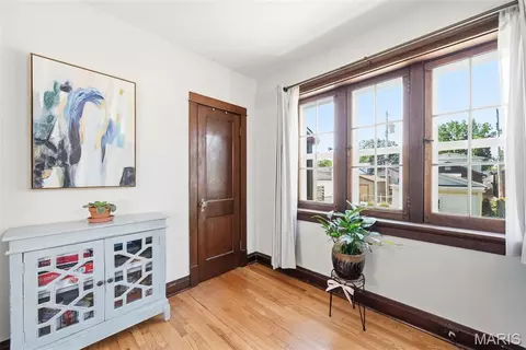Entry Way - 5454 Gresham Ave, Saint Louis, MO 63109 photo 3 of 3