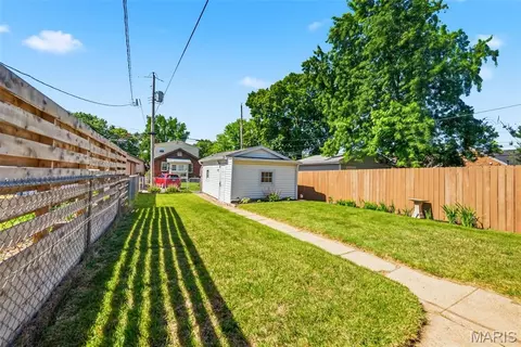 Exterior - 5454 Gresham Ave, Saint Louis, MO 63109 photo 6 of 15