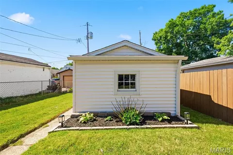 Exterior - 5454 Gresham Ave, Saint Louis, MO 63109 photo 10 of 15