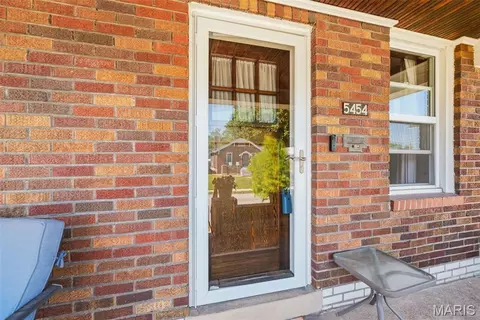Exterior - 5454 Gresham Ave, Saint Louis, MO 63109 photo 4 of 15
