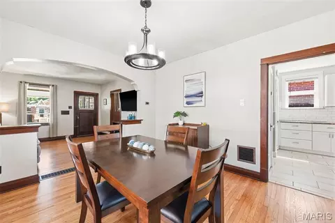 Dining - 5454 Gresham Ave, Saint Louis, MO 63109 photo 2 of 3