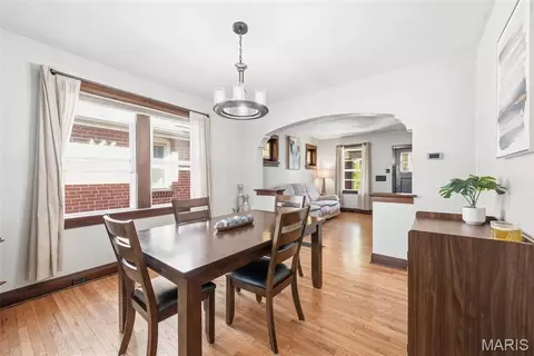 Dining - 5454 Gresham Ave, Saint Louis, MO 63109 photo 1 of 3