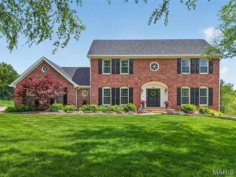 2108 Stillwater Point Ct, Clarkson Valley, MO 63005