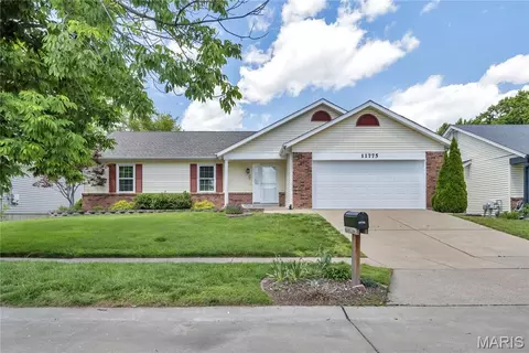 11775 Clarksdale Dr, Maryland Heights, MO 63043