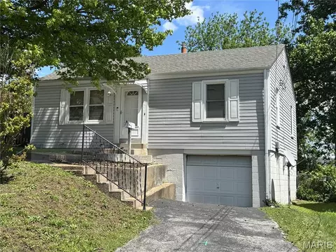 218 N Marguerite Ave, Ferguson, MO 63135