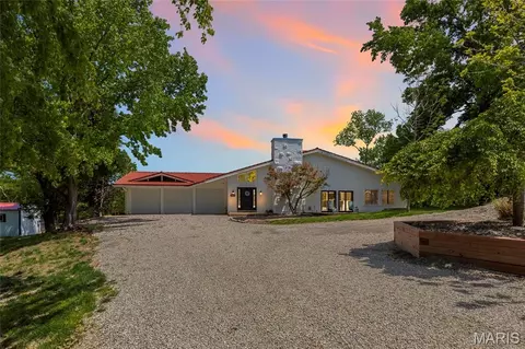 2900 Ossenfort Rd, Wildwood, MO 63038