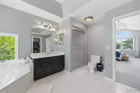 Bath - 407 Berringer Pl, Ballwin, MO 63021 photo 4 of 8