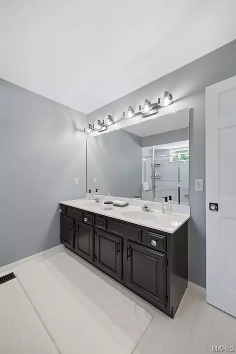 Bath - 407 Berringer Pl, Ballwin, MO 63021 photo 6 of 8