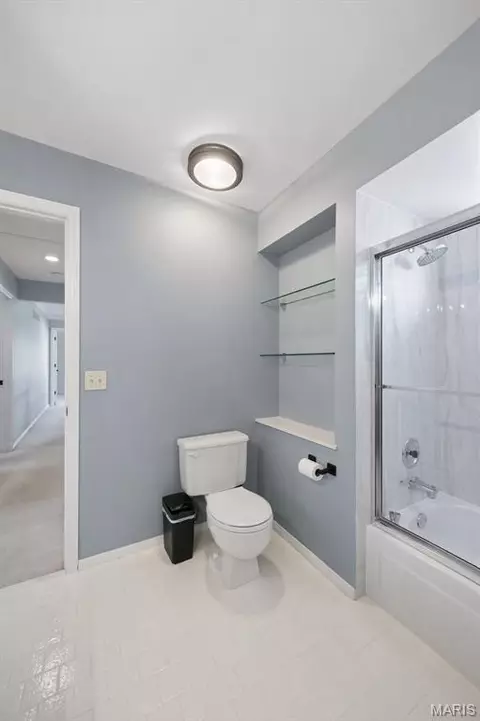 Bath - 407 Berringer Pl, Ballwin, MO 63021 photo 5 of 8