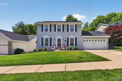 523 Rosewell Ct, Ballwin, MO 63021