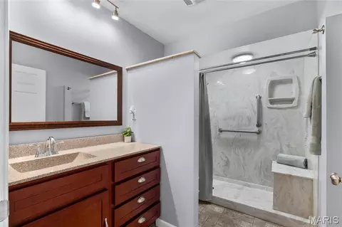 Bath - 1630 Ridge Trl, Arnold, MO 63010 photo 2 of 3