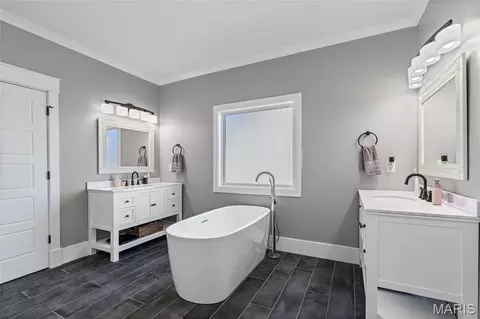 Bath - 2270 Valleyview Dr, Barnhart, MO 63012 photo 4 of 7