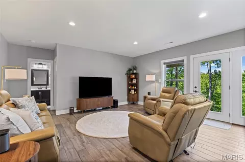 Living - 2270 Valleyview Dr, Barnhart, MO 63012 photo 4 of 5