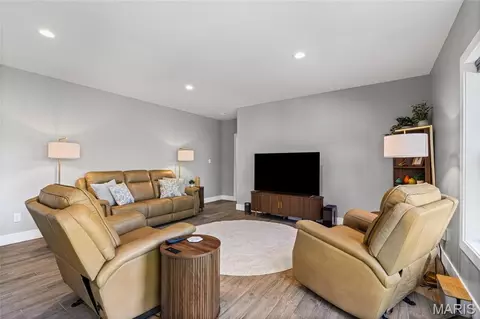 Living - 2270 Valleyview Dr, Barnhart, MO 63012 photo 5 of 5