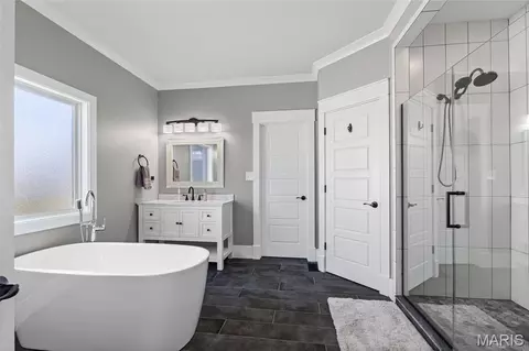 Bath - 2270 Valleyview Dr, Barnhart, MO 63012 photo 3 of 7
