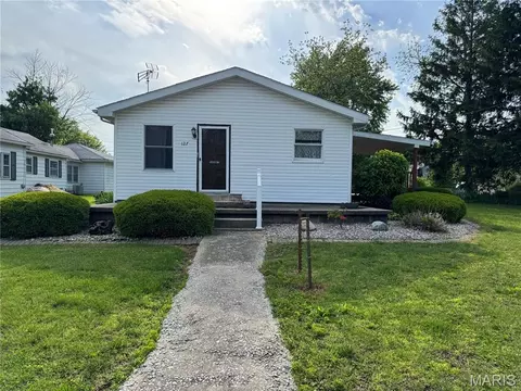 127 Hilton Ave, Panama, IL 62077