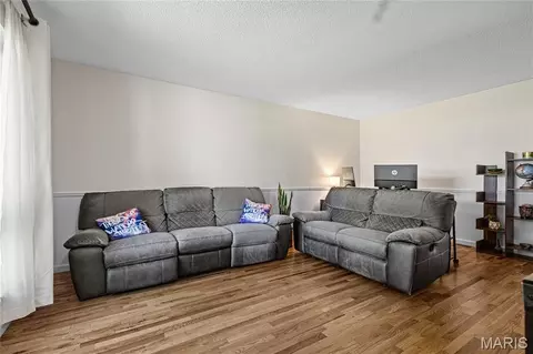 Living - 151 Shaw Dr, Eureka, MO 63025 photo 1 of 2