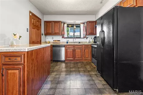 Kitchen - 151 Shaw Dr, Eureka, MO 63025 photo 1 of 3