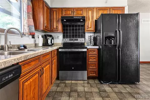 Kitchen - 151 Shaw Dr, Eureka, MO 63025 photo 2 of 3