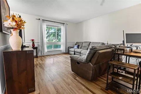 Living - 151 Shaw Dr, Eureka, MO 63025 photo 2 of 2