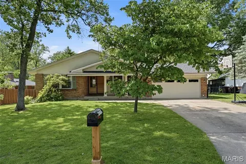 12465 Cape Cod Dr, Saint Louis, MO 63146