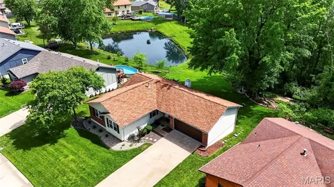 4211 Elkhart Lake Rd, Saint Charles, MO 63304