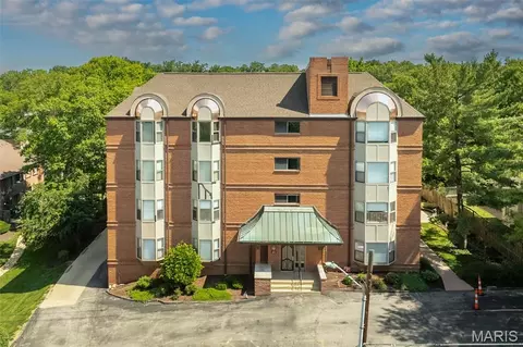 415 W Jefferson Ave #301, Kirkwood, MO 63122