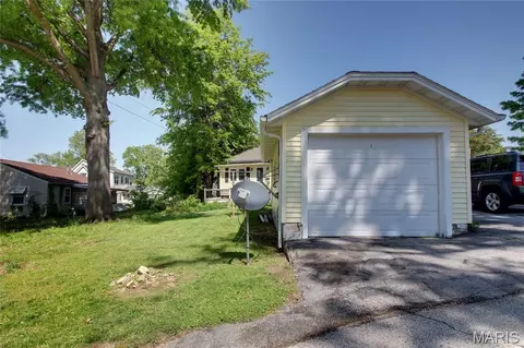 Exterior - 3115 Pleasant St, Hannibal, MO 63401 photo 2 of 3