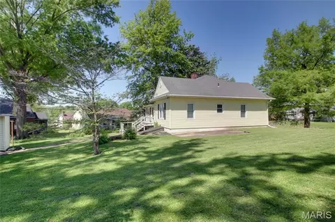 Exterior - 3115 Pleasant St, Hannibal, MO 63401 photo 3 of 3