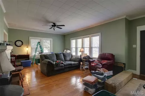 Living - 3115 Pleasant St, Hannibal, MO 63401 photo 1 of 2