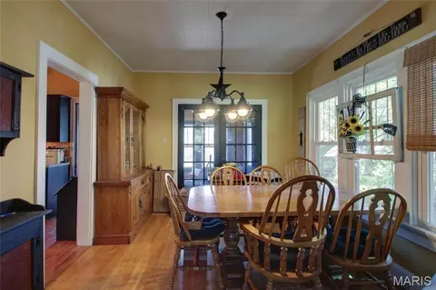 Dining - 3115 Pleasant St, Hannibal, MO 63401 photo 1 of 2