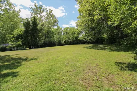 Exterior - 1121 Wolf Hollow Rd, Imperial, MO 63052 photo 4 of 7
