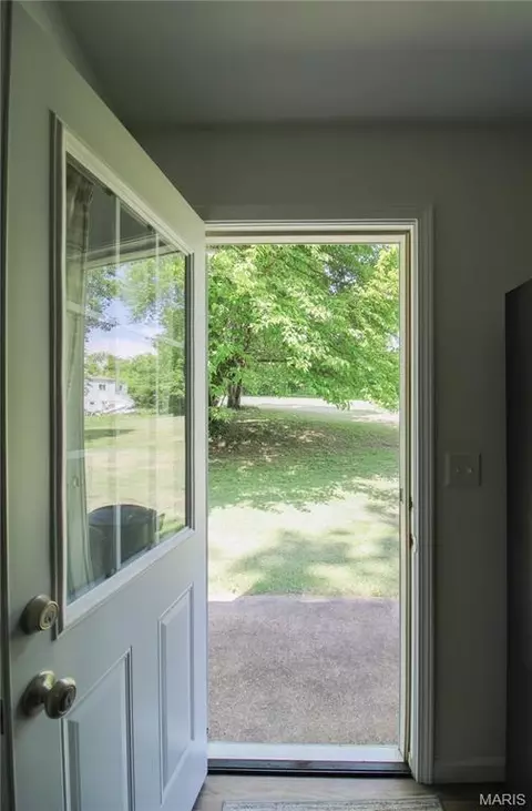 Entry Way - 1121 Wolf Hollow Rd, Imperial, MO 63052 photo 5 of 5