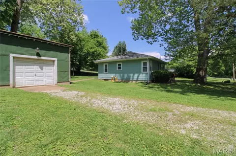 Exterior - 1121 Wolf Hollow Rd, Imperial, MO 63052 photo 5 of 7