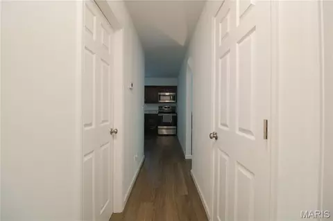 Entry Way - 1121 Wolf Hollow Rd, Imperial, MO 63052 photo 2 of 5