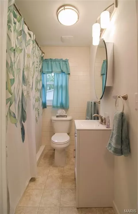 Bath - 1121 Wolf Hollow Rd, Imperial, MO 63052 photo 1 of 3