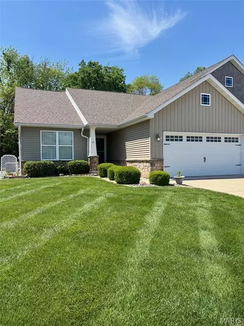 1953 Gliddon Blvd #B, Troy, IL 62294