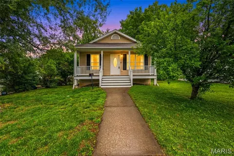1904 N 5th St, Saint Charles, MO 63301