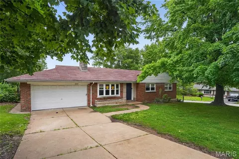 2443 Caverhill Dr, Saint Louis, MO 63136