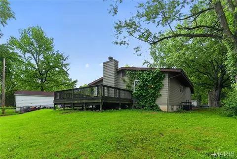 1065 Briarbrae Dr, Saint Louis, MO 63138