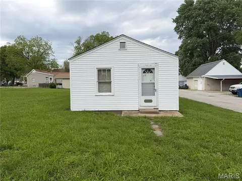 430 Tecumseh St, Saint Charles, MO 63301