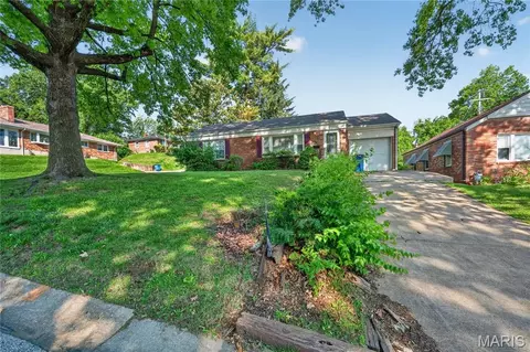4701 Nelson Dr, Saint Louis, MO 63121